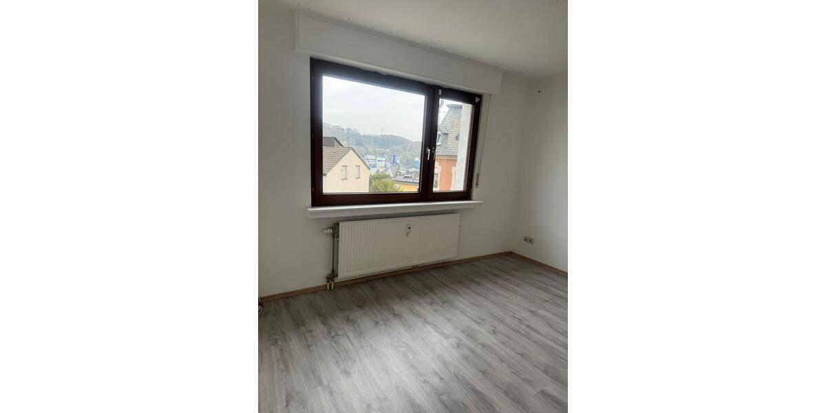 Etagenwohnung Hagen Hohenlimburg - 3 Zimmer, 84 m&sup2;, 850&euro; | Angebot:25875961