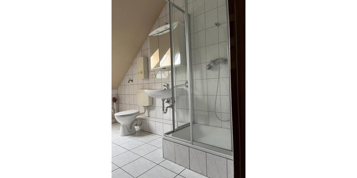 Dachgeschoßwohnung Werdohl - 3 Zimmer, 69 m&sup2;, 450&euro; | Angebot:25570064