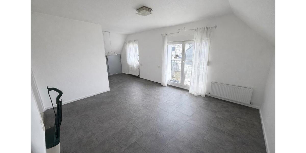 Dachgeschoßwohnung Remscheid - 3 Zimmer, 70 m&sup2;, 950&euro; | Angebot:25976746
