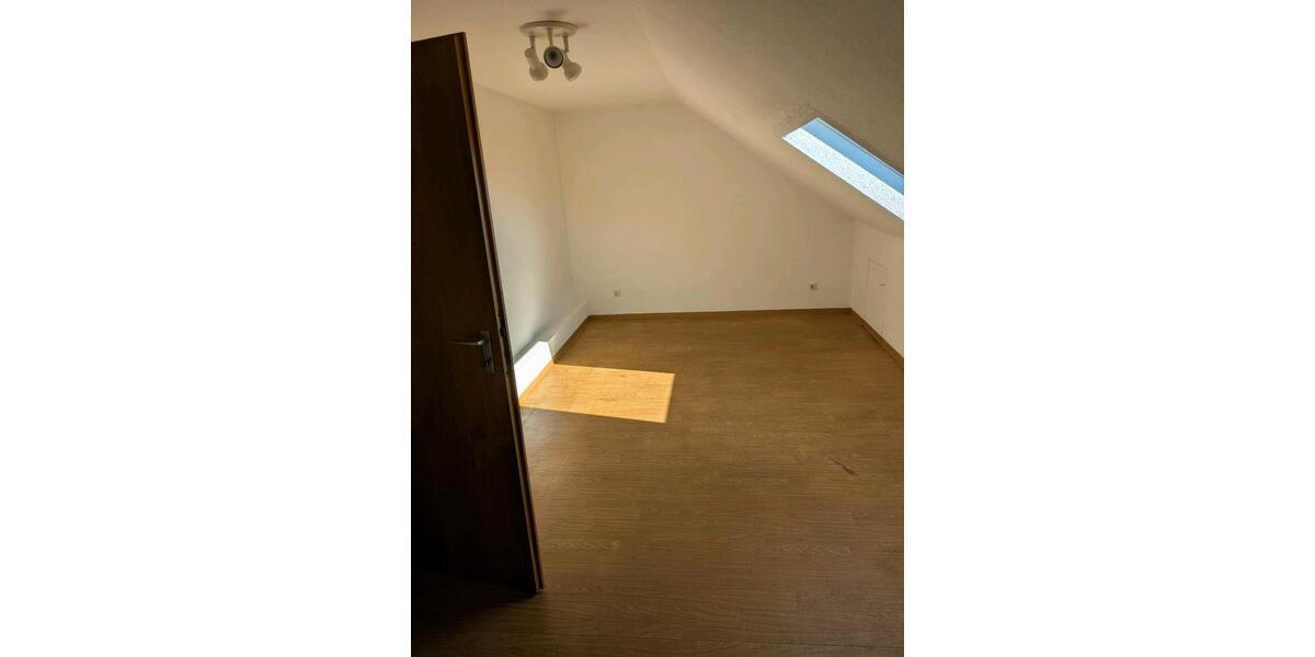 Reihenhaus Lüdenscheid Staberg - 8 Zimmer, 140 m&sup2;, 280.000&euro; | Angebot:25612977